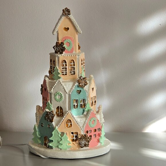 NWT Light Up Pastel Gingerbread Castle - Picture 1 of 4